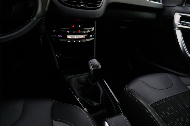 Peugeot 2008 1.2T GT-line PANO | CARPLAY | STOELVERW | NAVI | C — photo 13