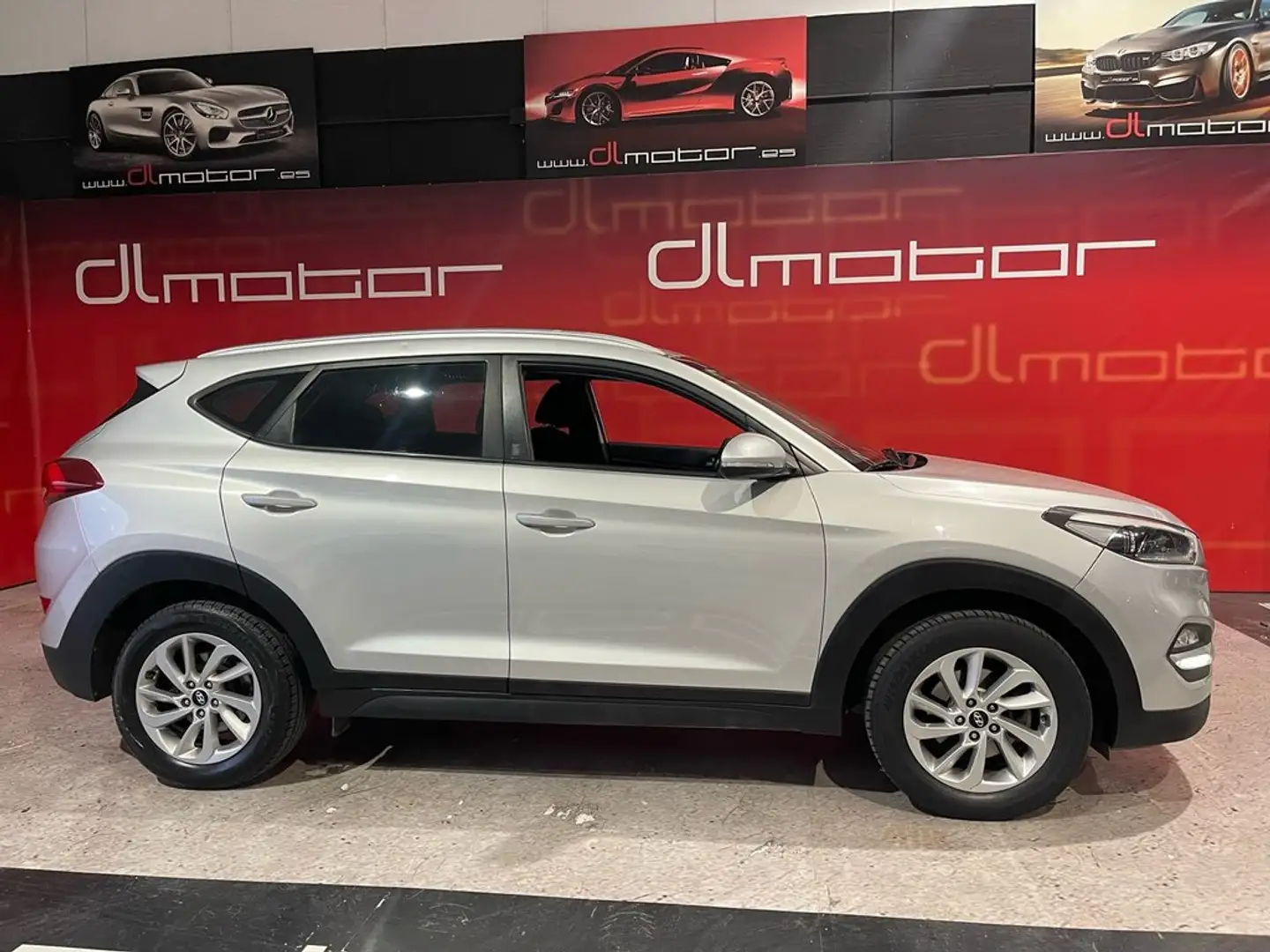 Hyundai TUCSON 1.7CRDI BD Klass Nav 4x2 Gris - 2