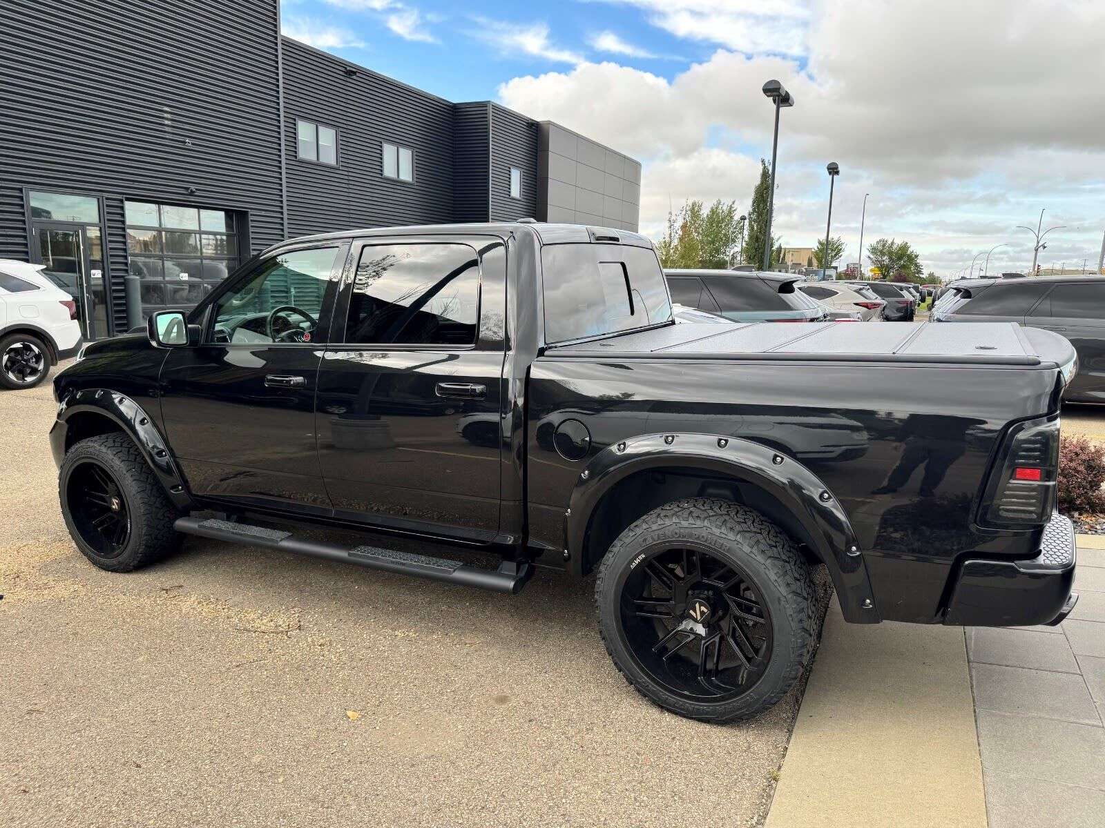 2017 RAM 1500 SPORT | 5.7L HEMI | AFTERMARKET WHEELS — снимка 1