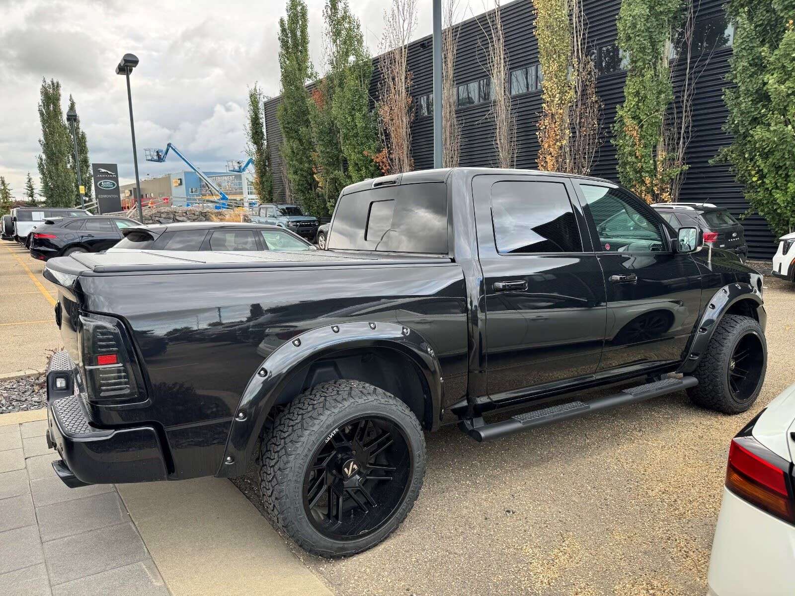 2017 RAM 1500 SPORT | 5.7L HEMI | AFTERMARKET WHEELS — снимка 1