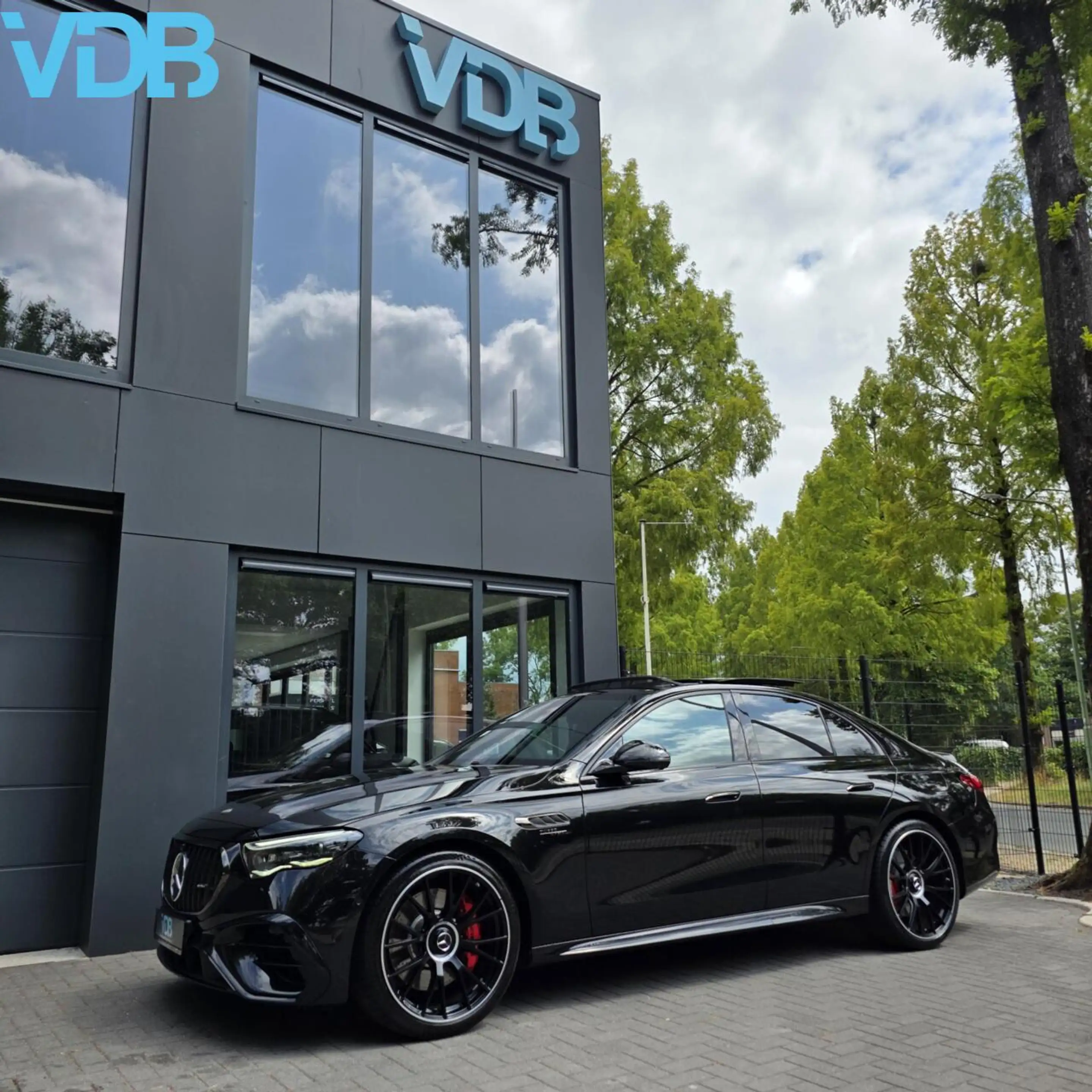 Mercedes-Benz E 53 AMG 4MATIC+ Night PANO SUPERSCREEN BTW — photo 2