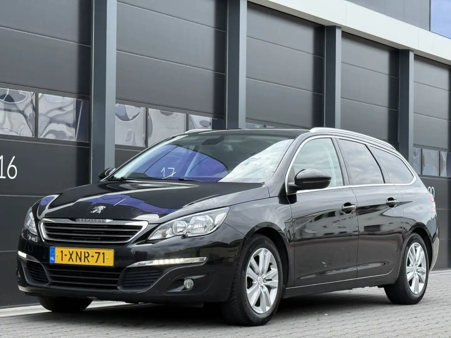 Peugeot 308 SW 1.6 BlueHDI Blue Lease Executive Siyah - 1