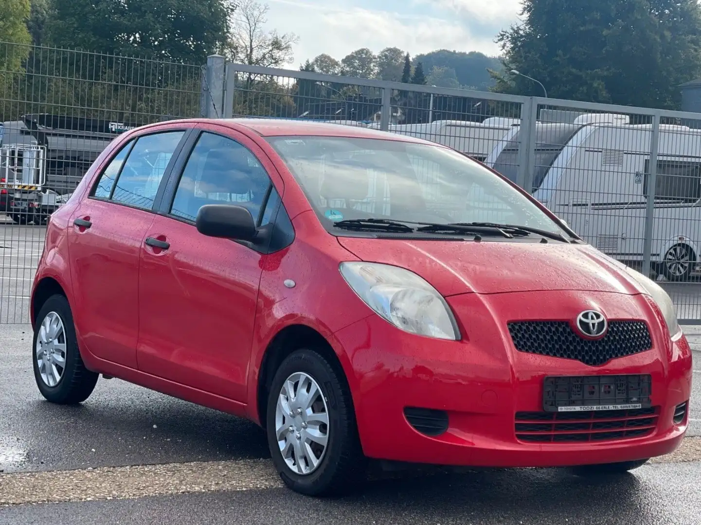 Toyota Yaris 1,0-l-VVT-i  Klima TÜV NEU 1. Hand Rot - 2