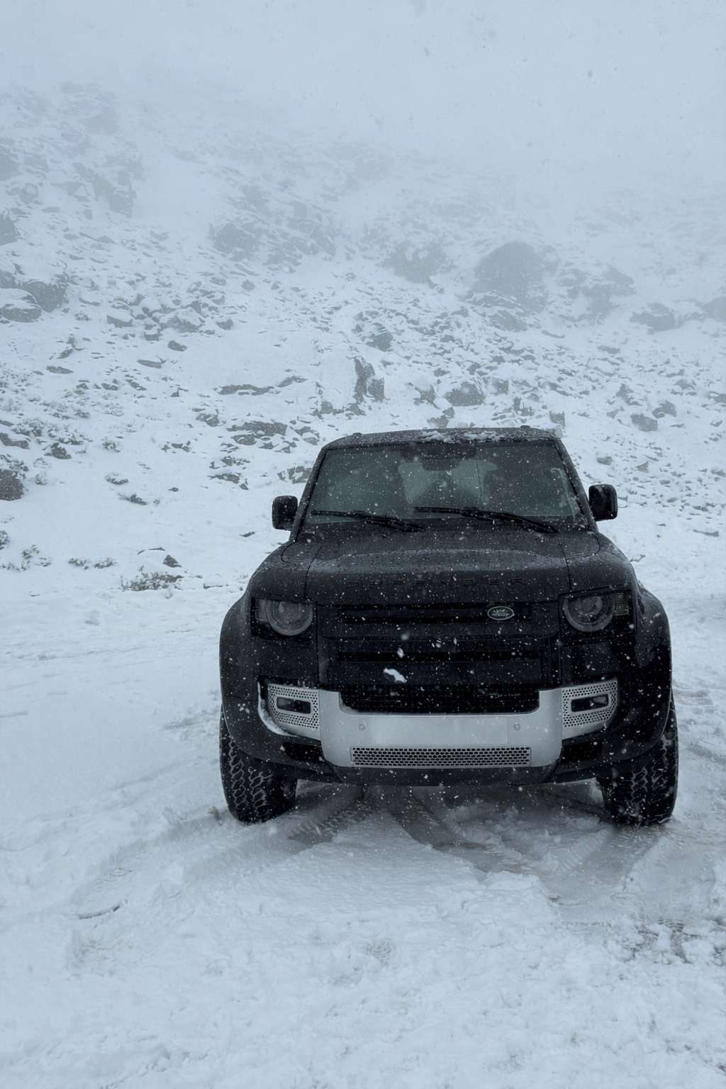 Land Rover Defender 110 3.0D l6 MHEV X-Dynamic SE AWD Aut. 300. - foto 1