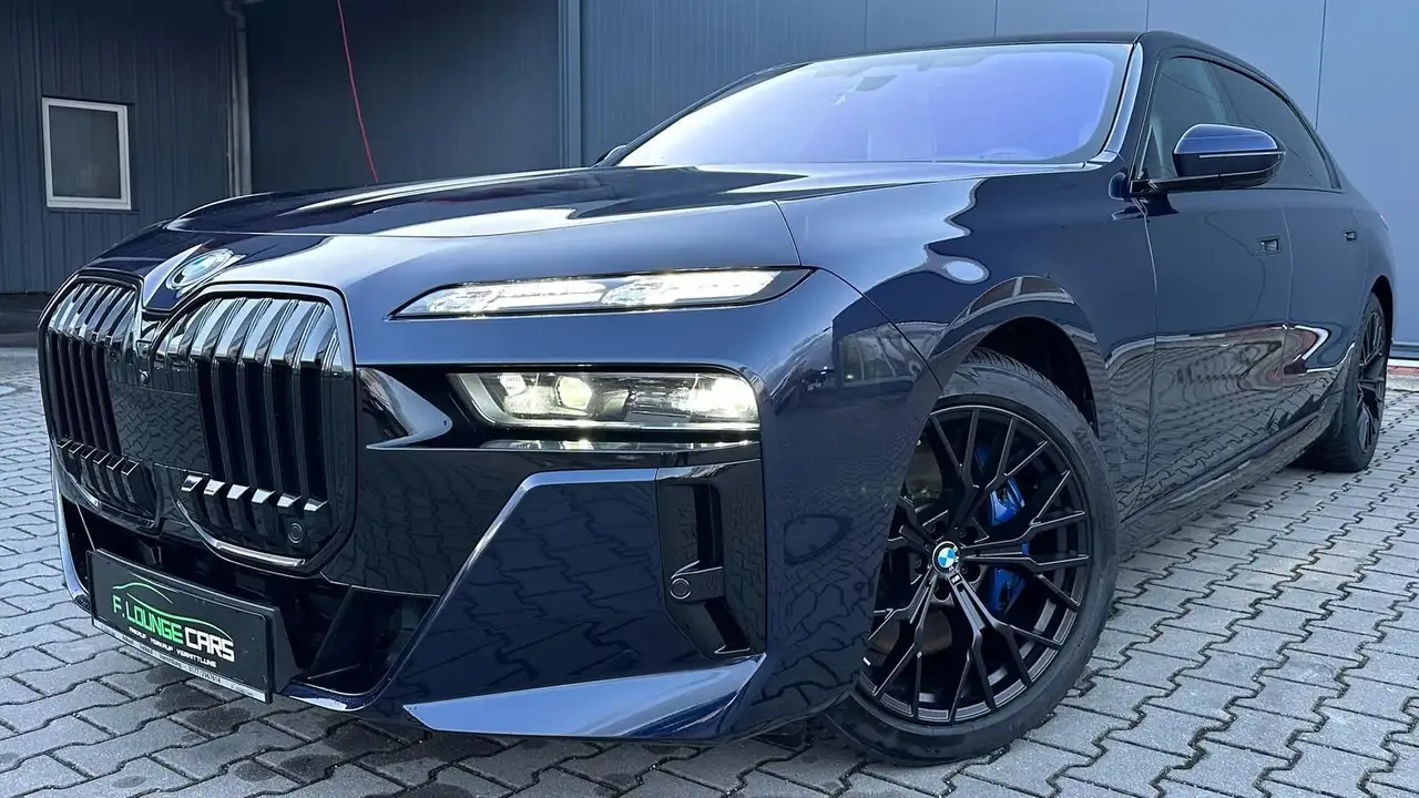 BMW i7