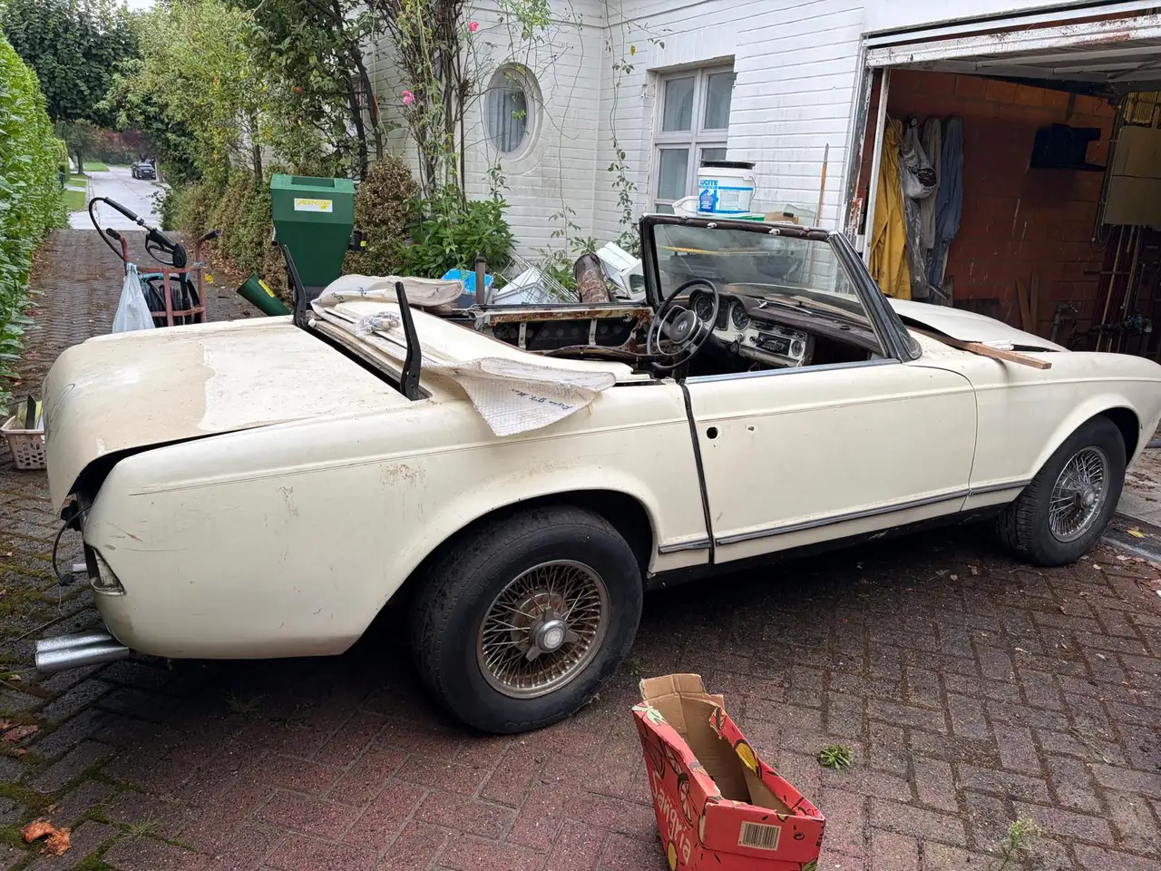 Mercedes-Benz SL 230