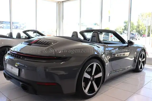 Porsche 911 view 6