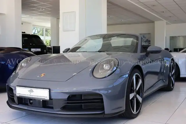Porsche 911 view 3