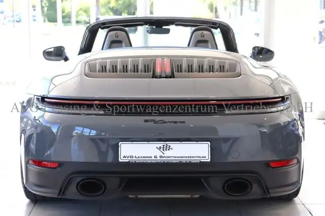 Porsche 911 view 5