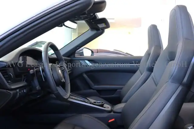 Porsche 911 view 14