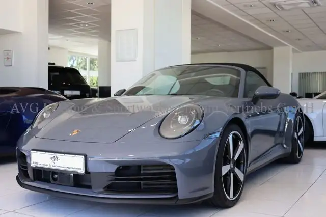 Porsche 911 view 9