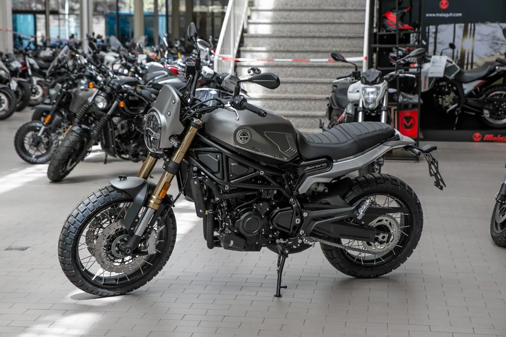 Benelli Leoncino 800  Trail ABS, sofort lieferbar Grau - 2