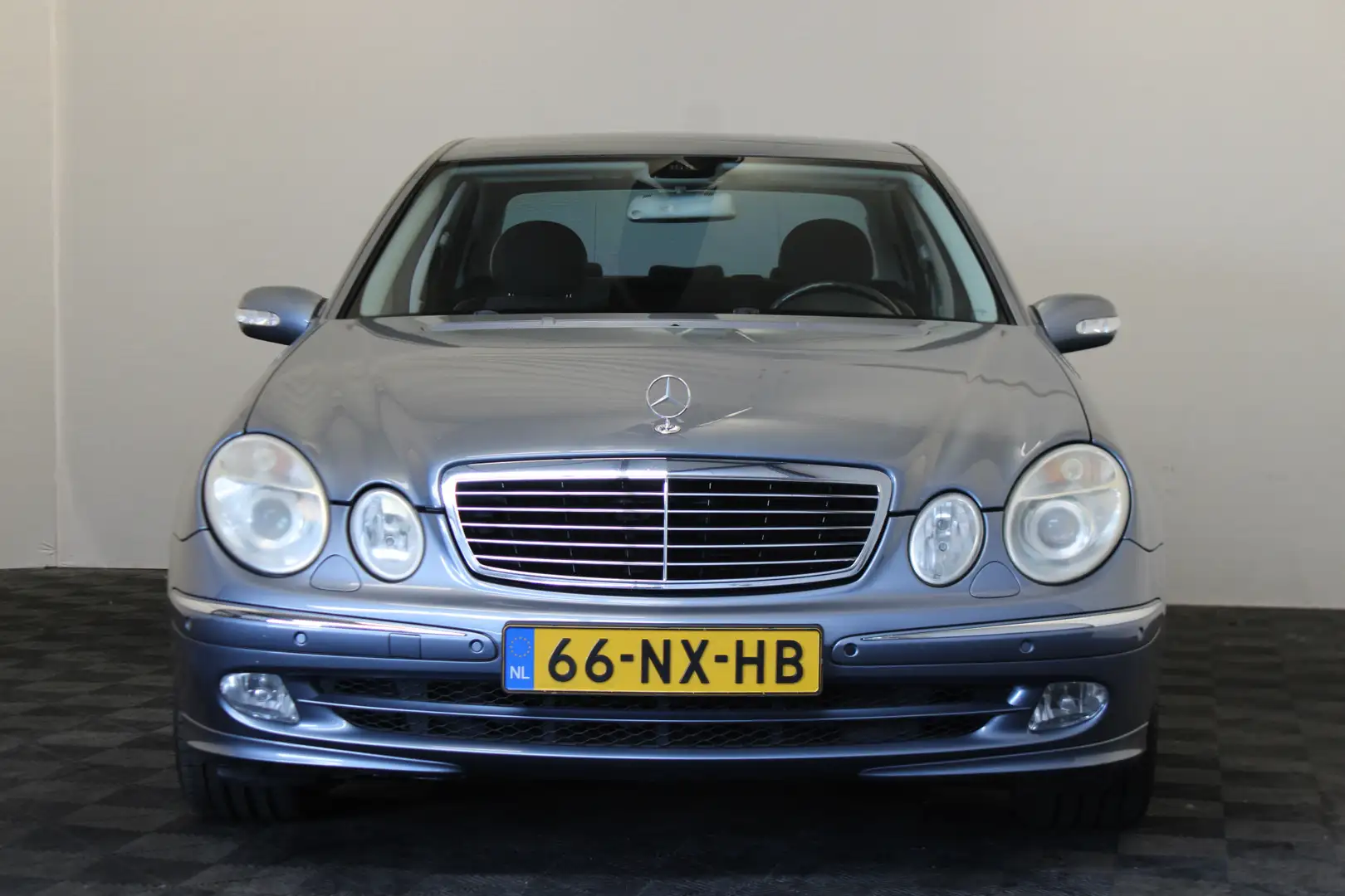 Mercedes-Benz E 240 Avantgarde Blau - 2