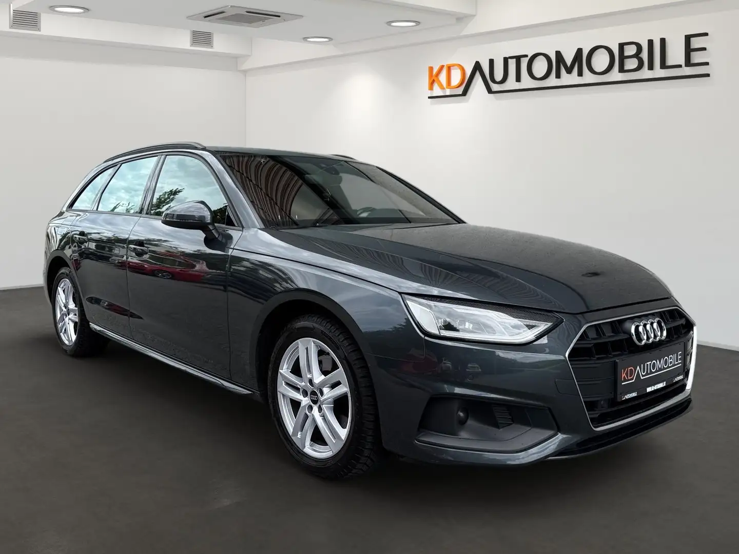 Audi A4 Avant 30 TDI S-tronic Grau - 2