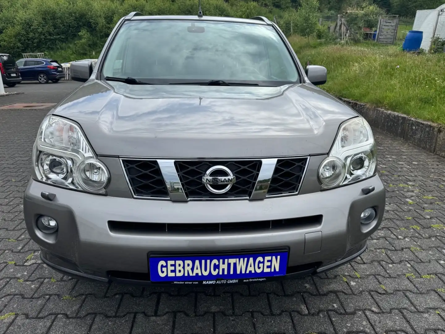 Nissan X-Trail 2,5-Automatik-4X4-Leder-AHK-Navi-Tüv neu Grau - 2