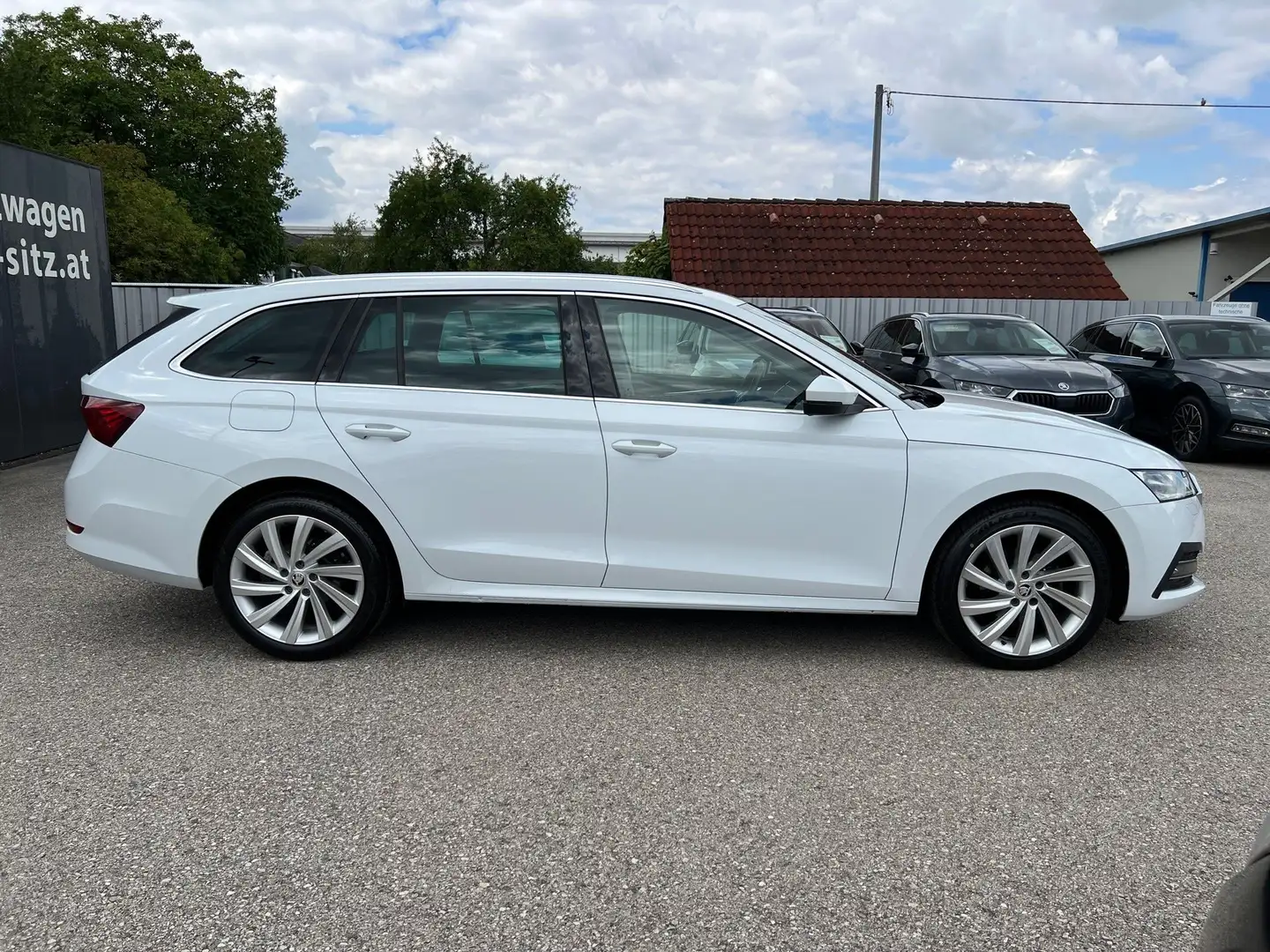 Skoda Octavia Combi 2,0 TDI Style DSG | € 47.200 Weiß - 2