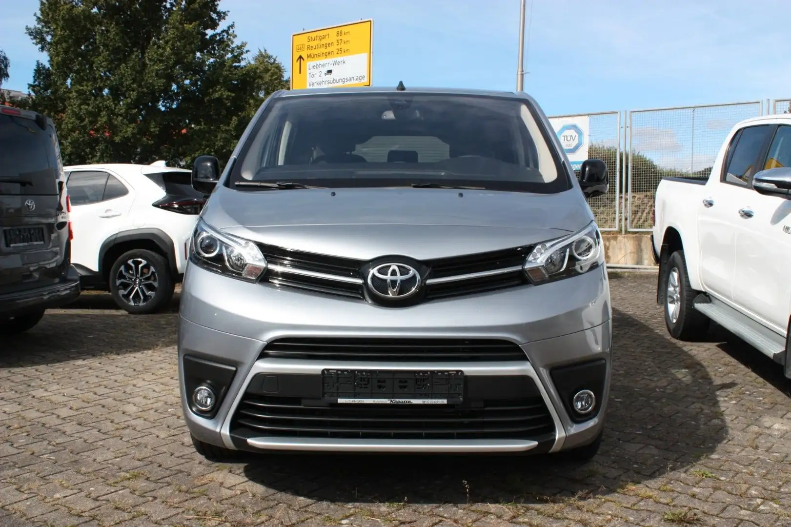 Toyota Proace Verso 2,0-l-D-4D L1 Black Edition 8 Sitze Gümüş rengi - 2