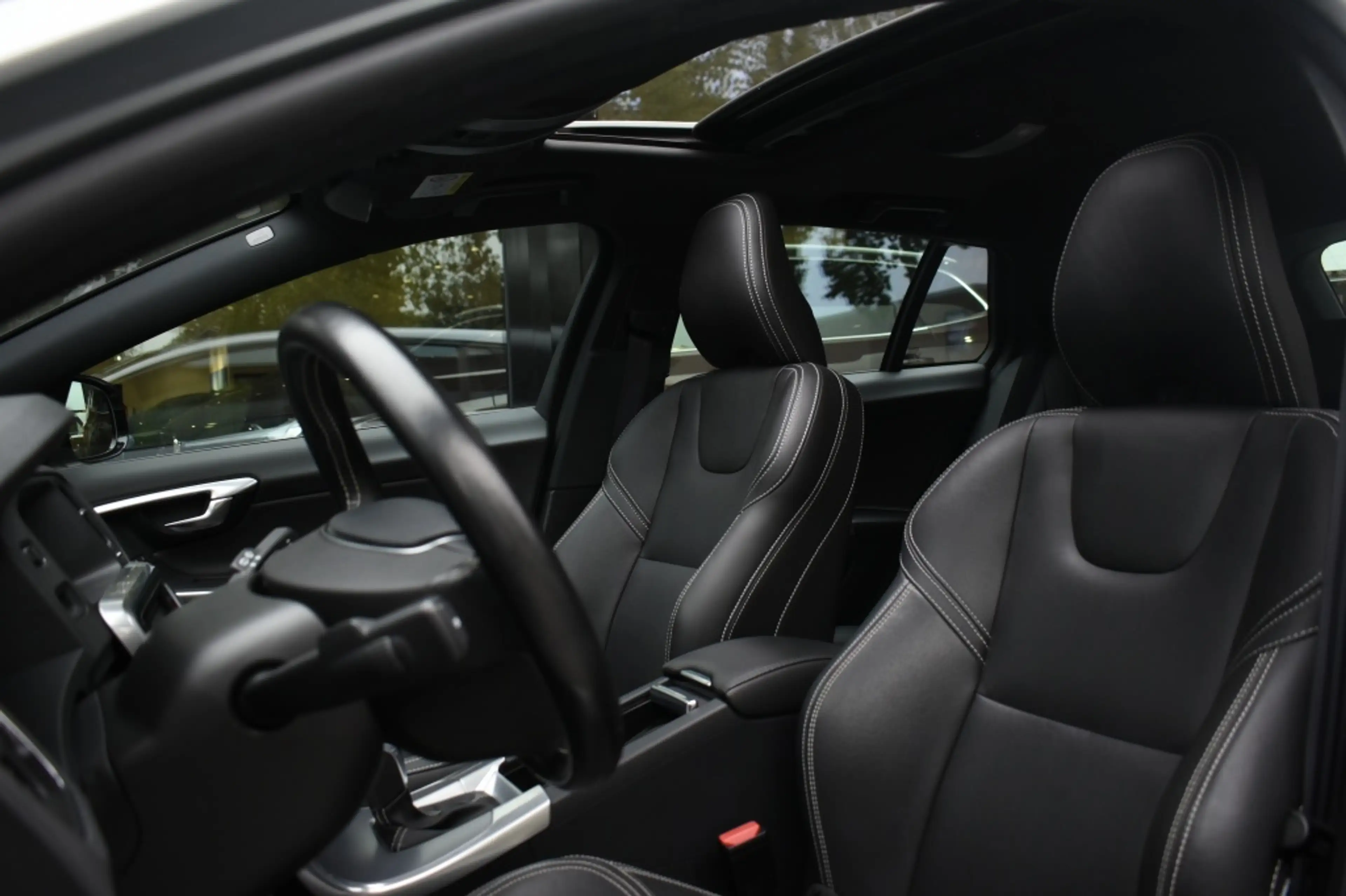 Volvo V60 T3 152pk Aut. Polar+ Dynamic | Camera | Keyless | — photo 4