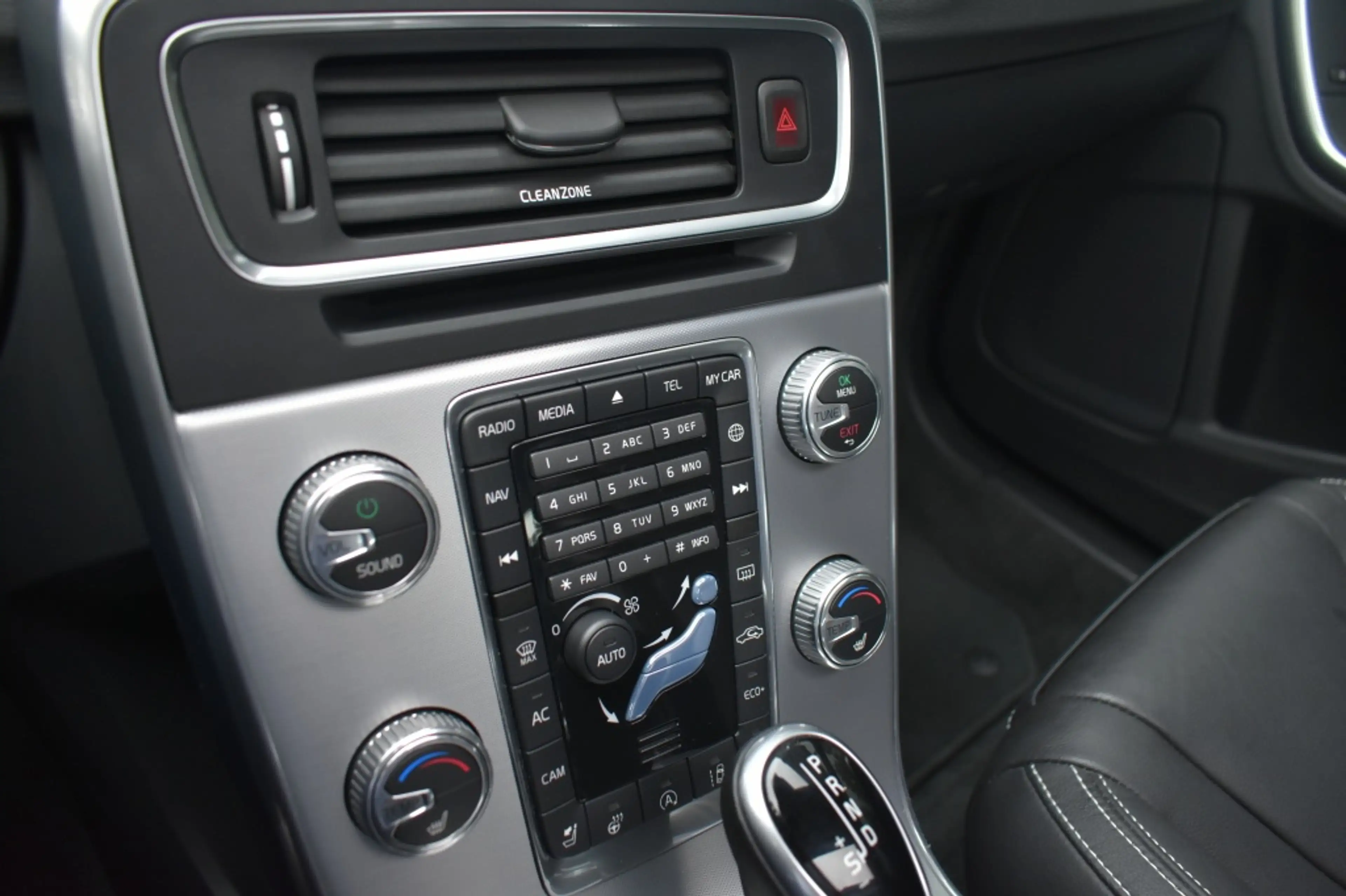 Volvo V60 T3 152pk Aut. Polar+ Dynamic | Camera | Keyless | — photo 19