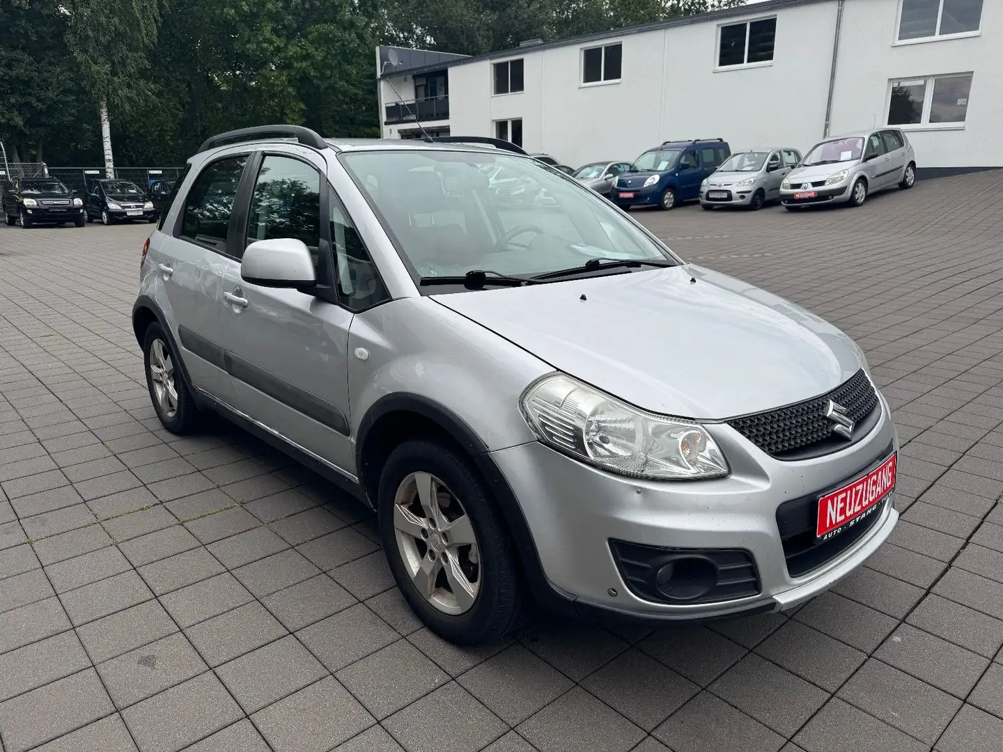 Suzuki SX4 4x4*KLIMAAUTOMATIK+AHK+SOMMER-/WINTERRÄDER* Grau - 2