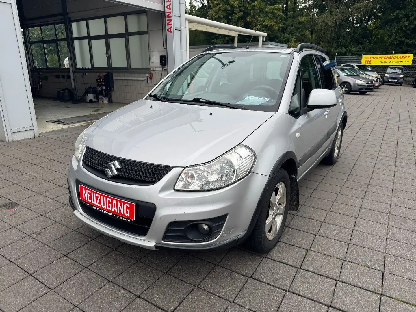 Suzuki SX4 4x4*KLIMAAUTOMATIK+AHK+SOMMER-/WINTERRÄDER* Grau - 1