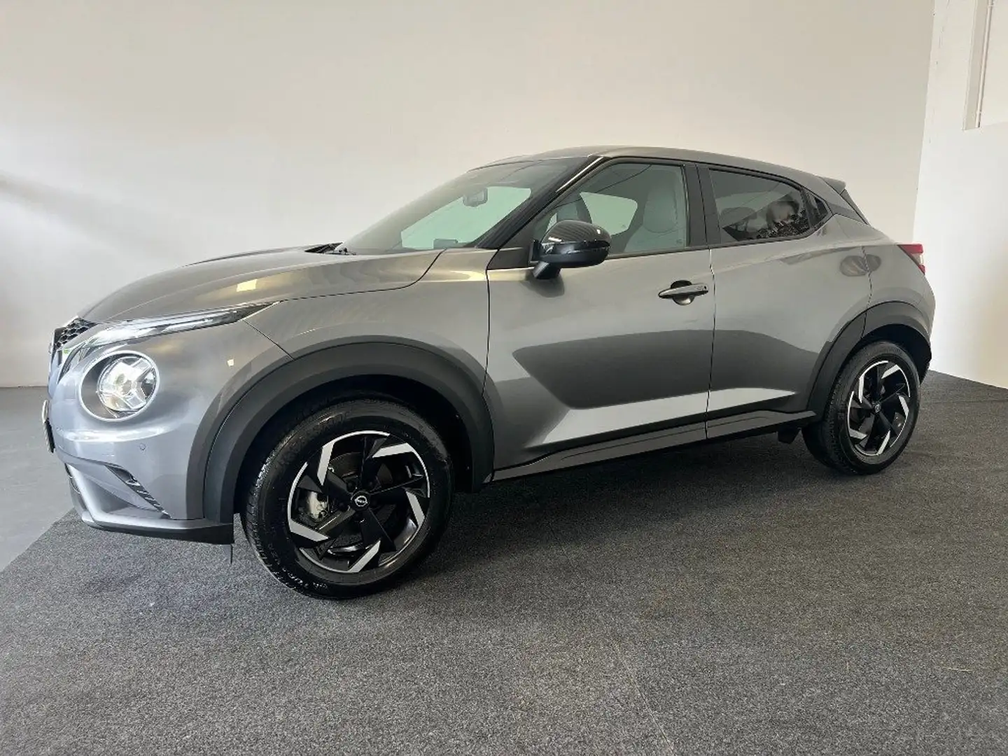 Nissan Juke 1.0 DIG-T 114 CV DCT N-Connecta Grijs - 2