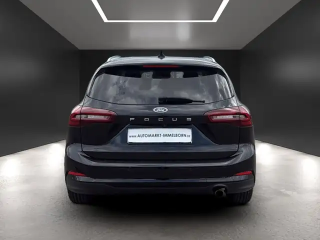 Ford Focus view 10