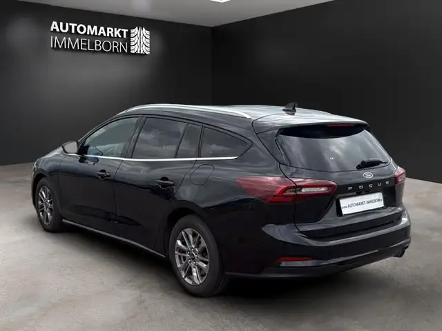 Ford Focus view 6