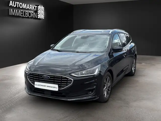 Ford Focus view 3