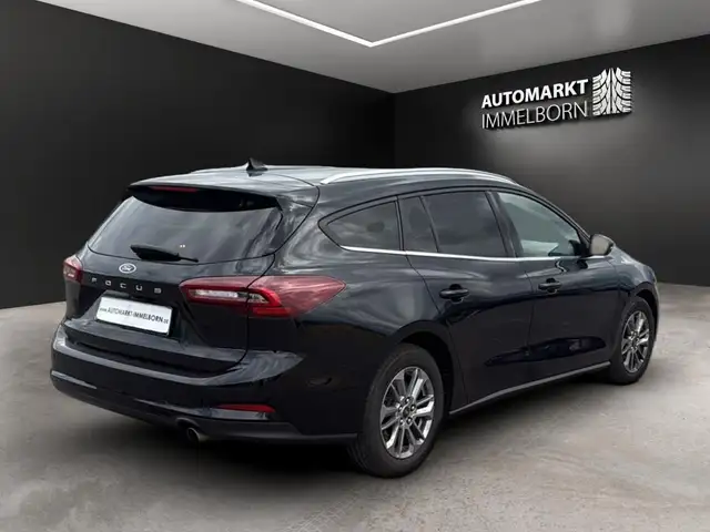Ford Focus view 8