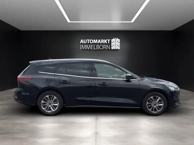Ford Focus view 11