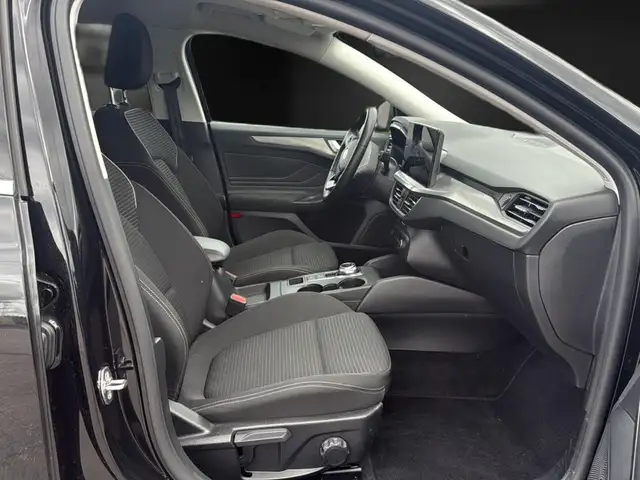 Ford Focus view 13