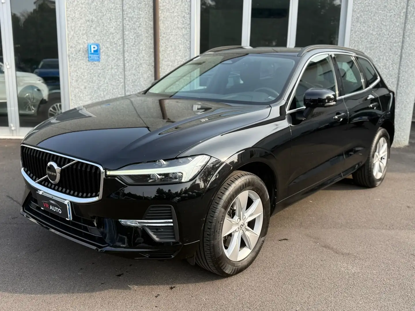 Volvo XC60 2.0 B4 Core AWD autom. PROMO FIN Zwart - 1