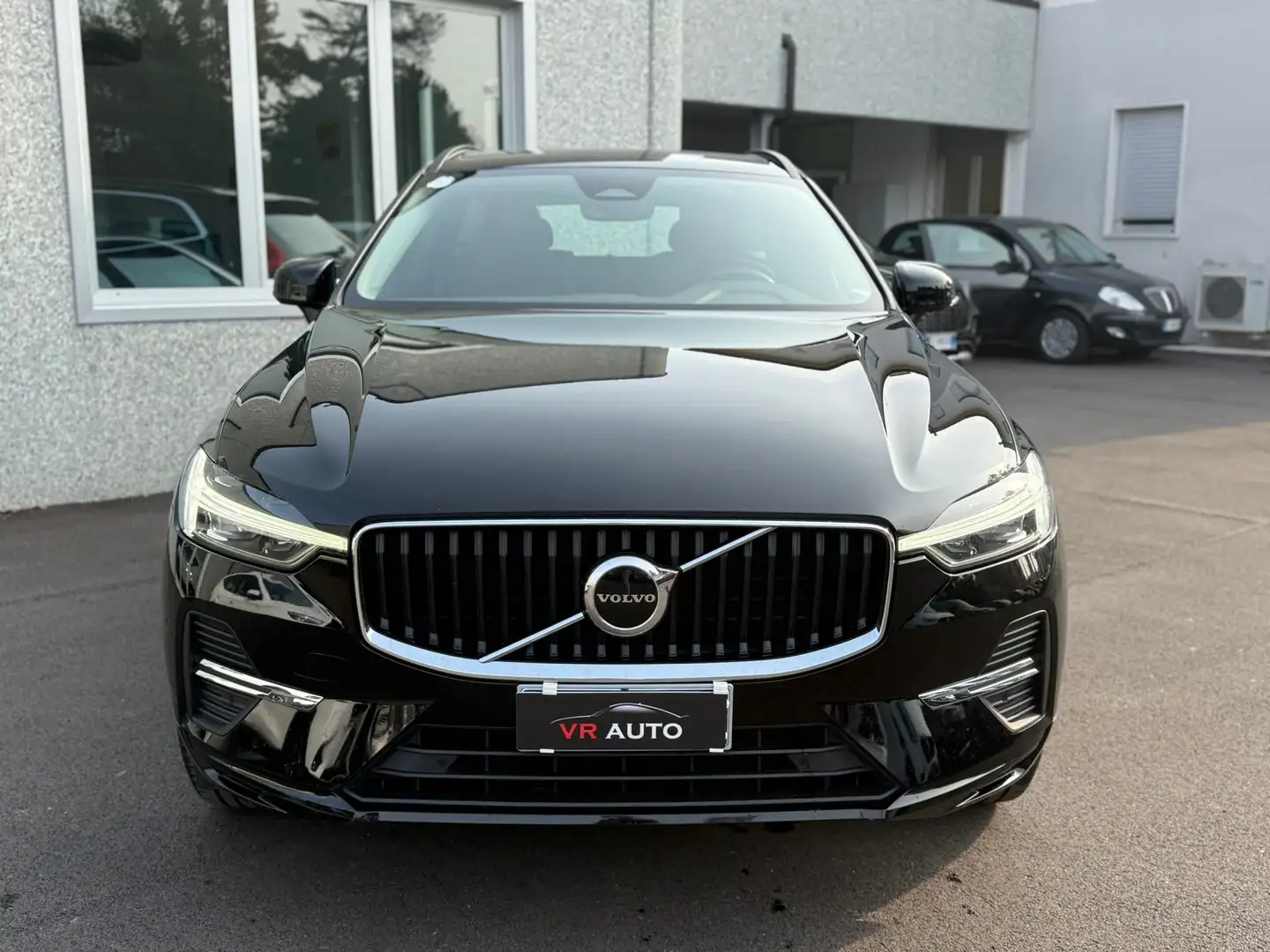 Volvo XC60 2.0 B4 Core AWD autom. PROMO FIN Zwart - 2