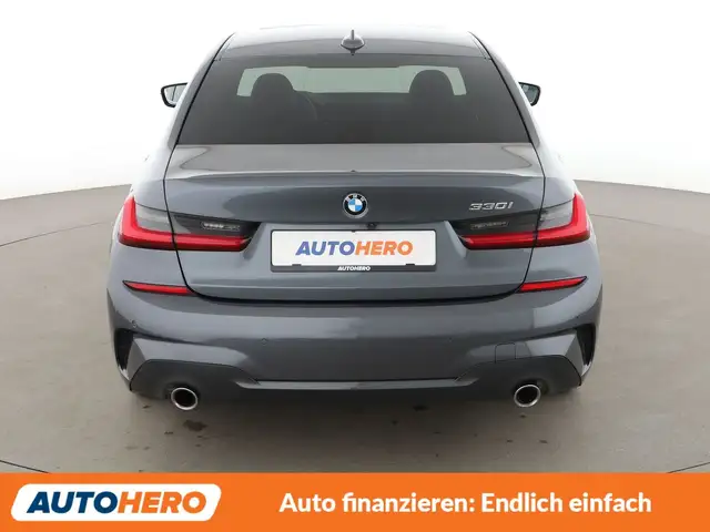 BMW 3 Series view 5