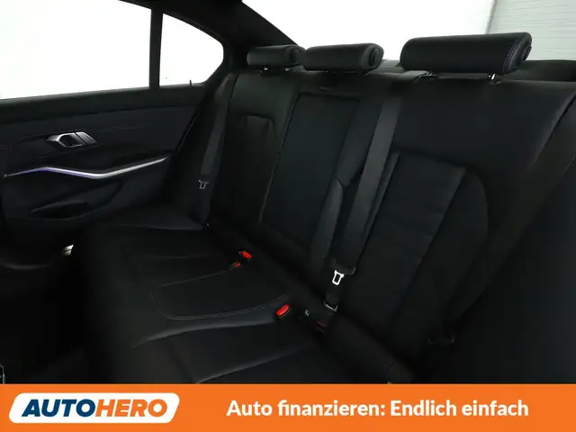 BMW 3 Series view 14
