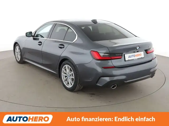 BMW 3 Series view 4