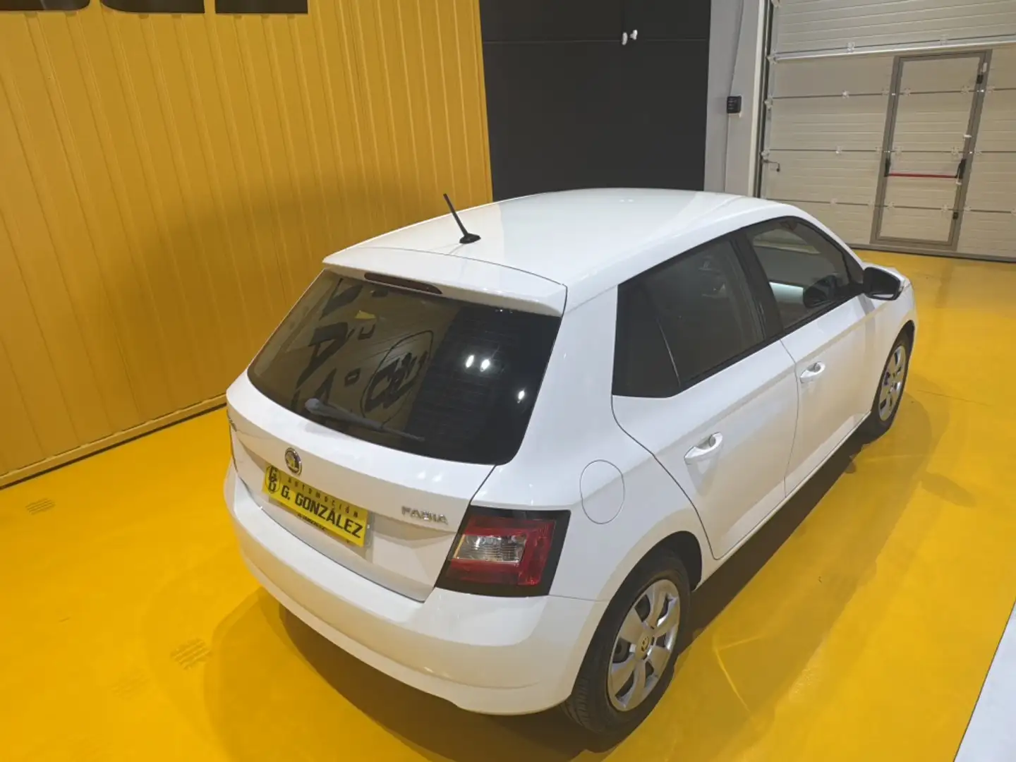 Skoda Fabia 1.0 MPI Business 55kW White - 2