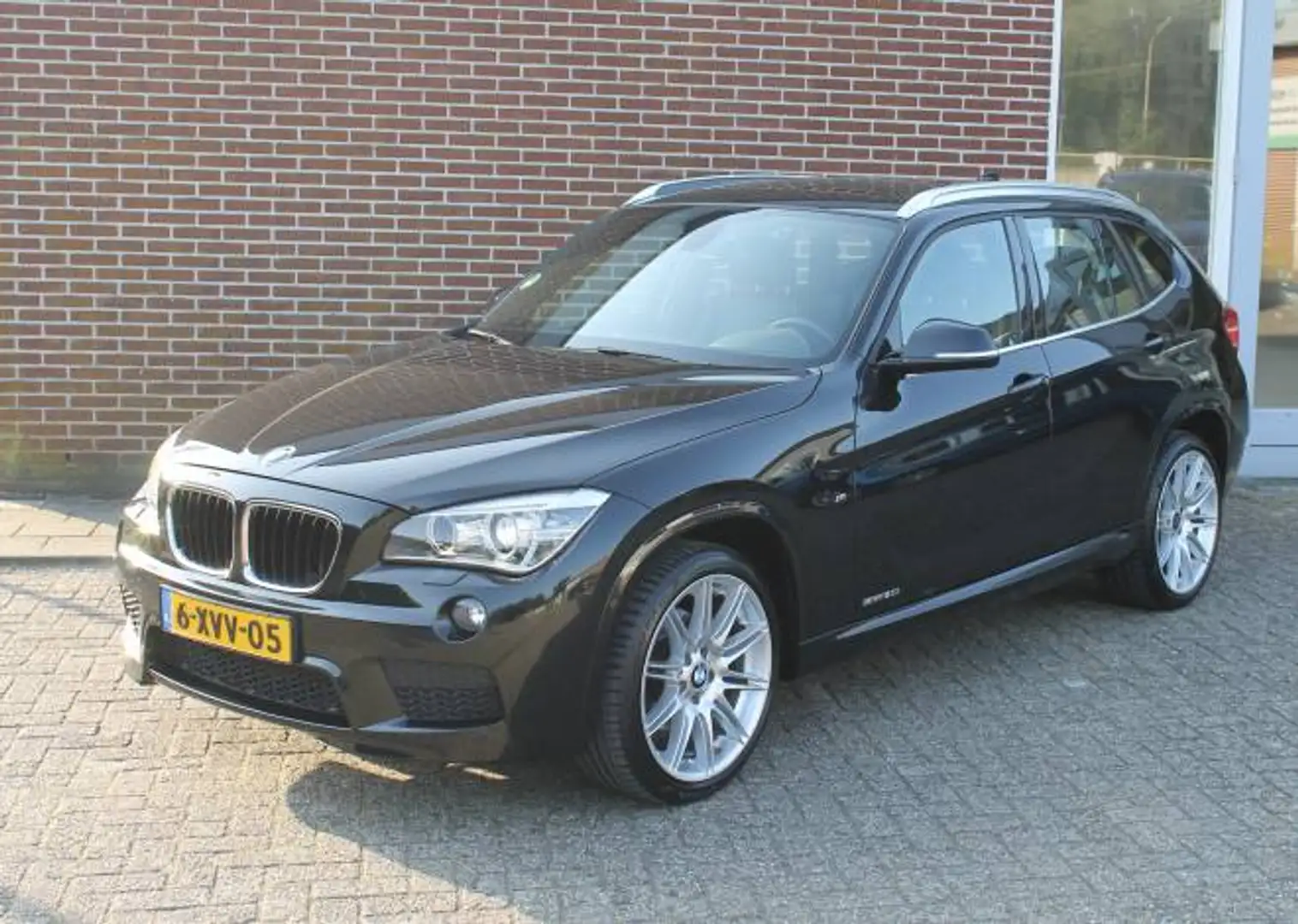 BMW X1 xDrive 20i 184pk Aut. High Executive Zwart - 1