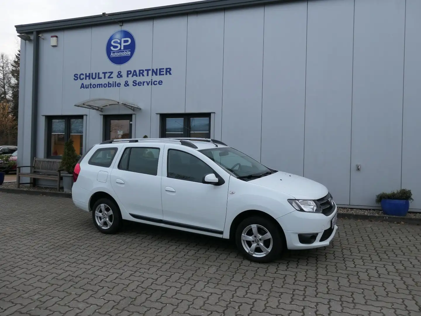 Dacia Logan MCV II Kombi Laureate // LPG, Klima, Temp, Blanc - 1