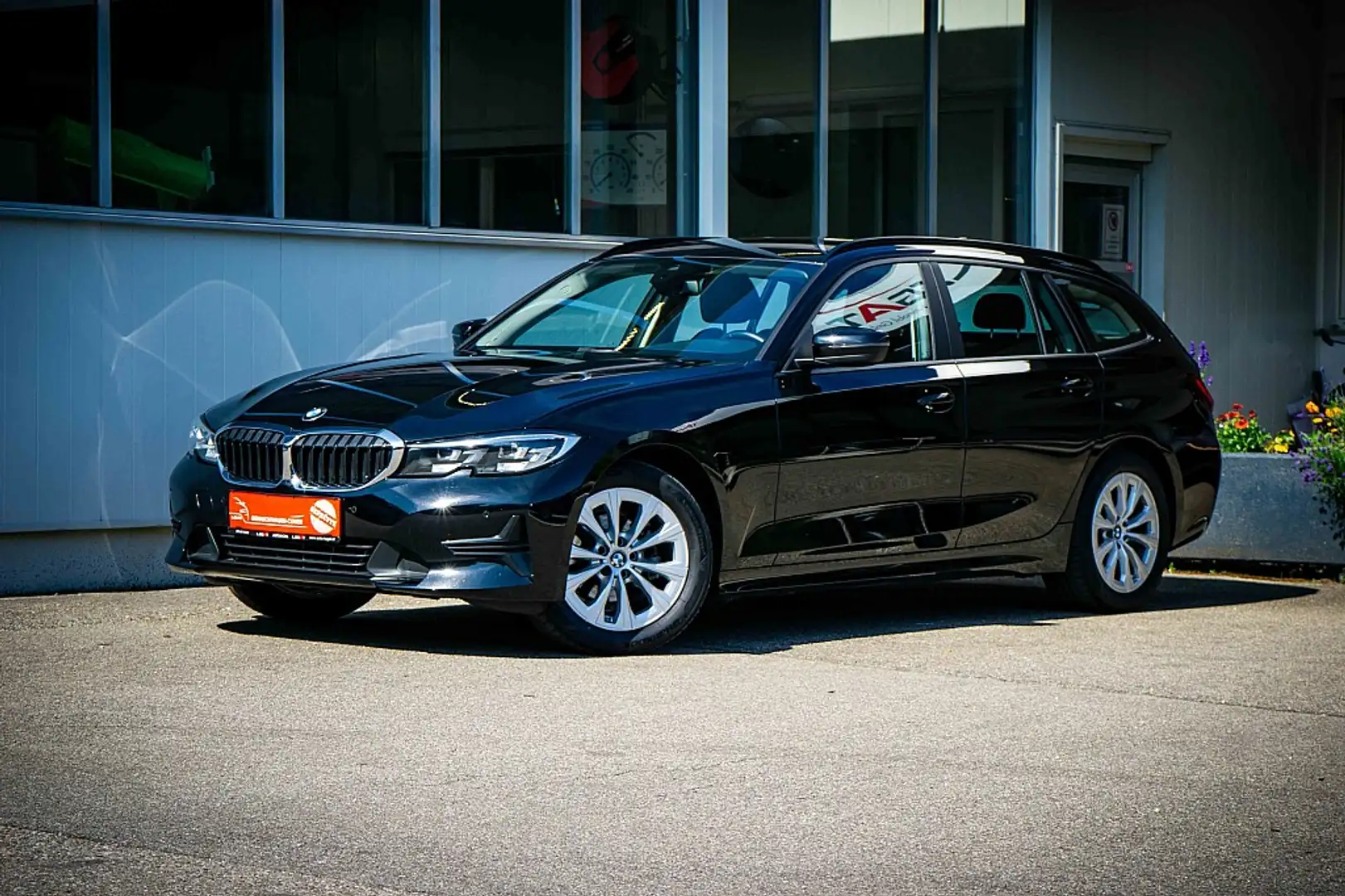 BMW 318 d Touring Aut. *LED*SPORTSITZE*NAVI* Schwarz - 2