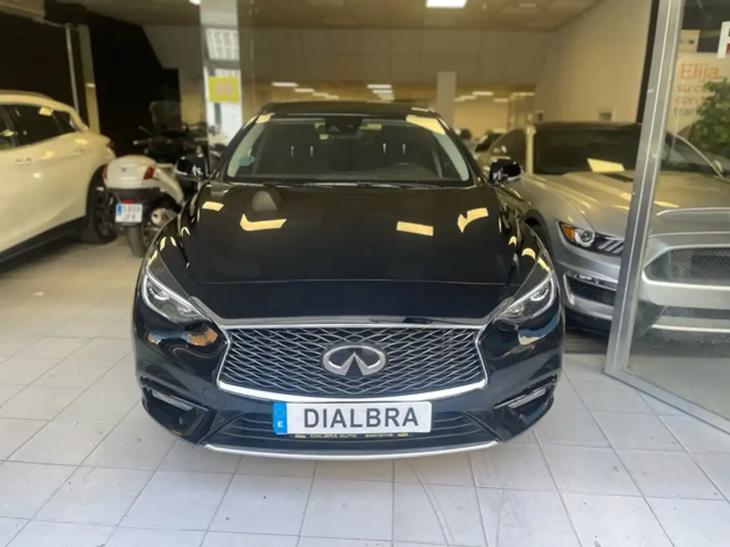 Infiniti Q30 1.5d Premium 7DCT Negro - 2