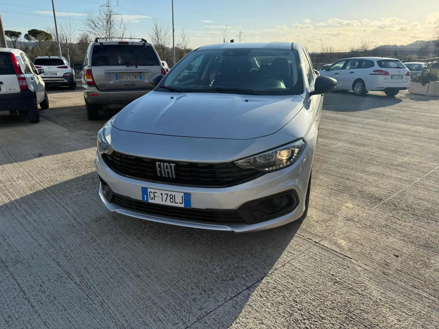 Fiat Tipo 1.6 Mjt S&S SW City Life Grau - 2