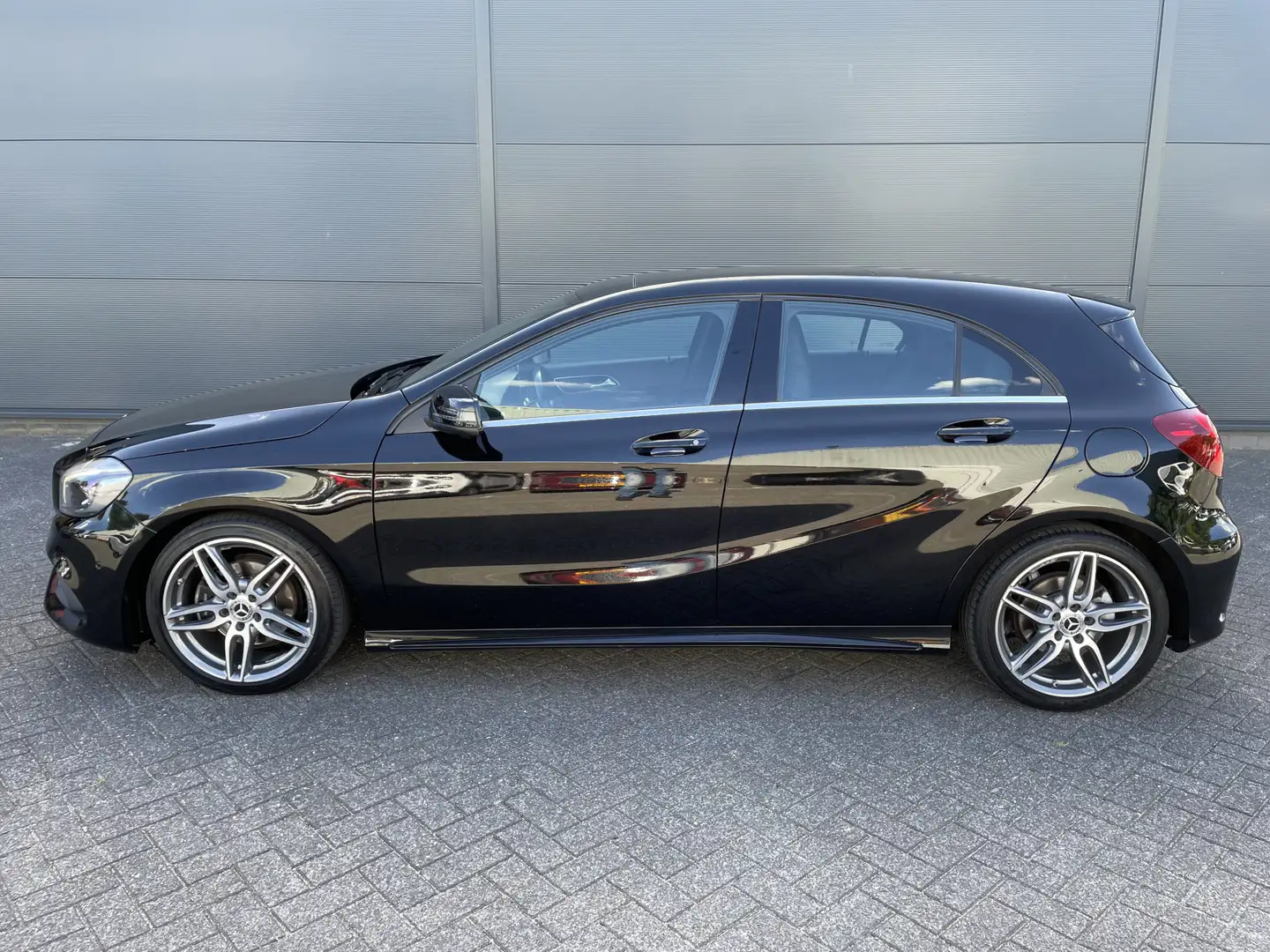 Mercedes-Benz A 160 Ambition (Elektrisch Schuifdak - LED koplampen - A Zwart - 2