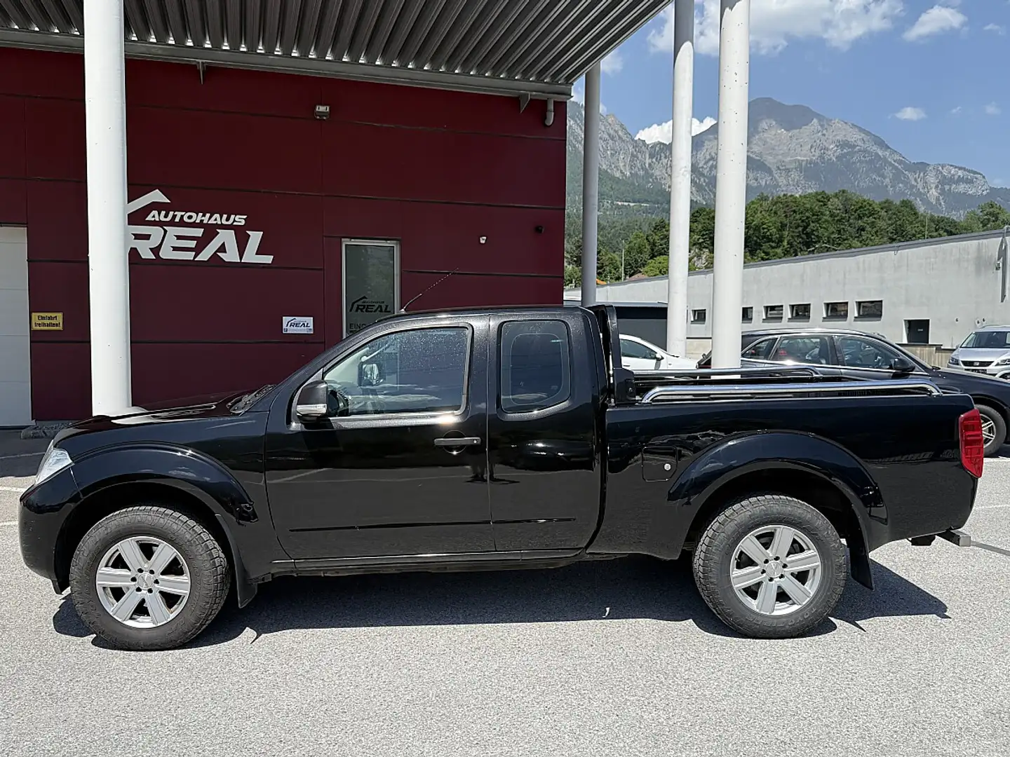 Nissan Navara Navara King Cab Navara XE 2,5 dCi 4x4 Schwarz - 2
