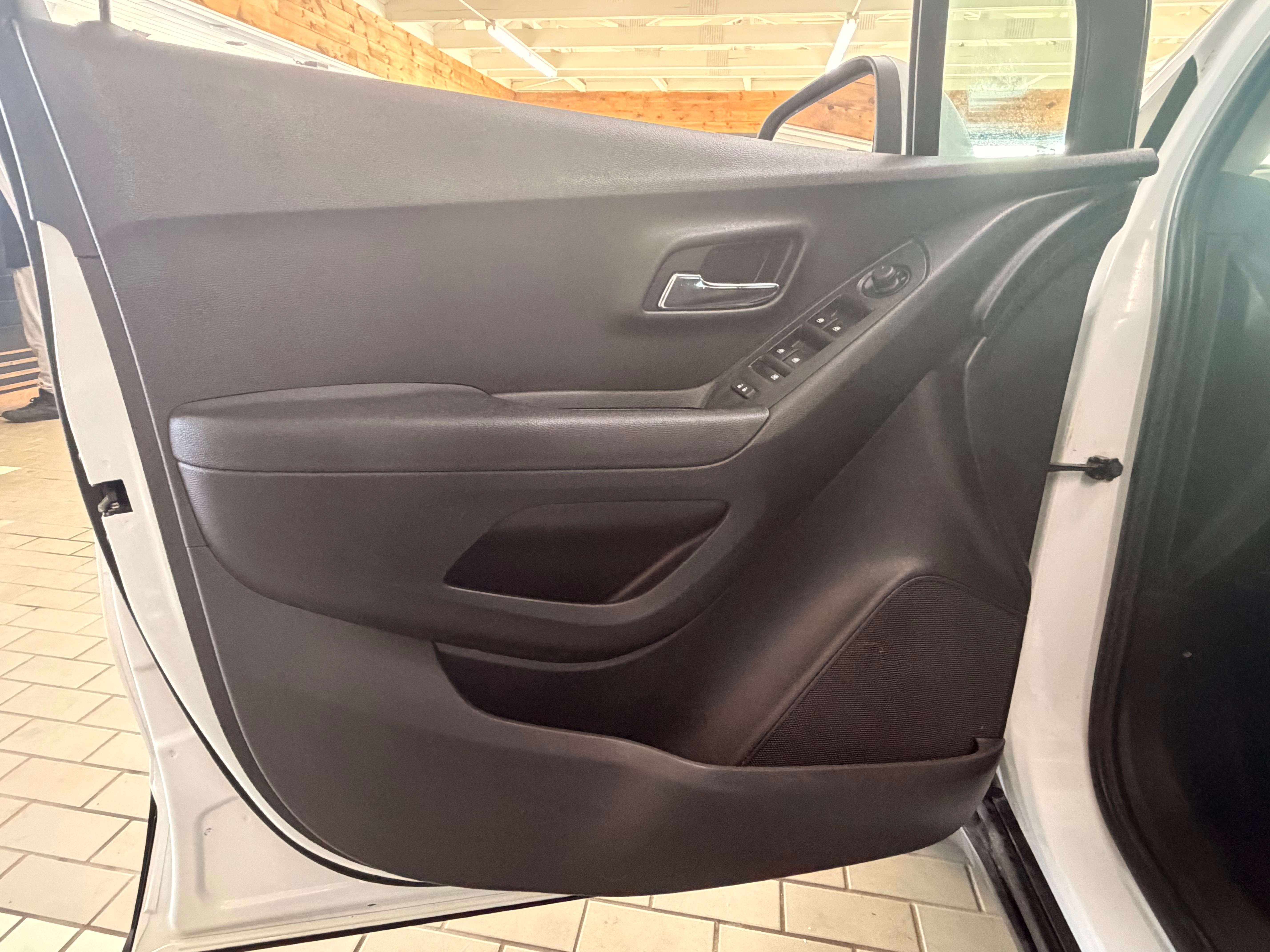 2018 Chevrolet Trax LT - Image 15