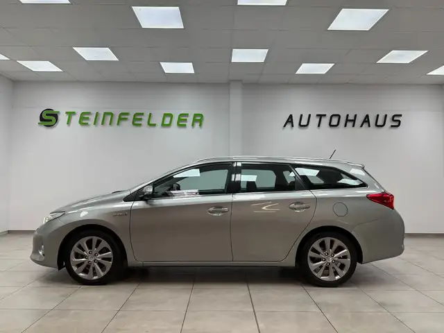 Toyota Auris view 4
