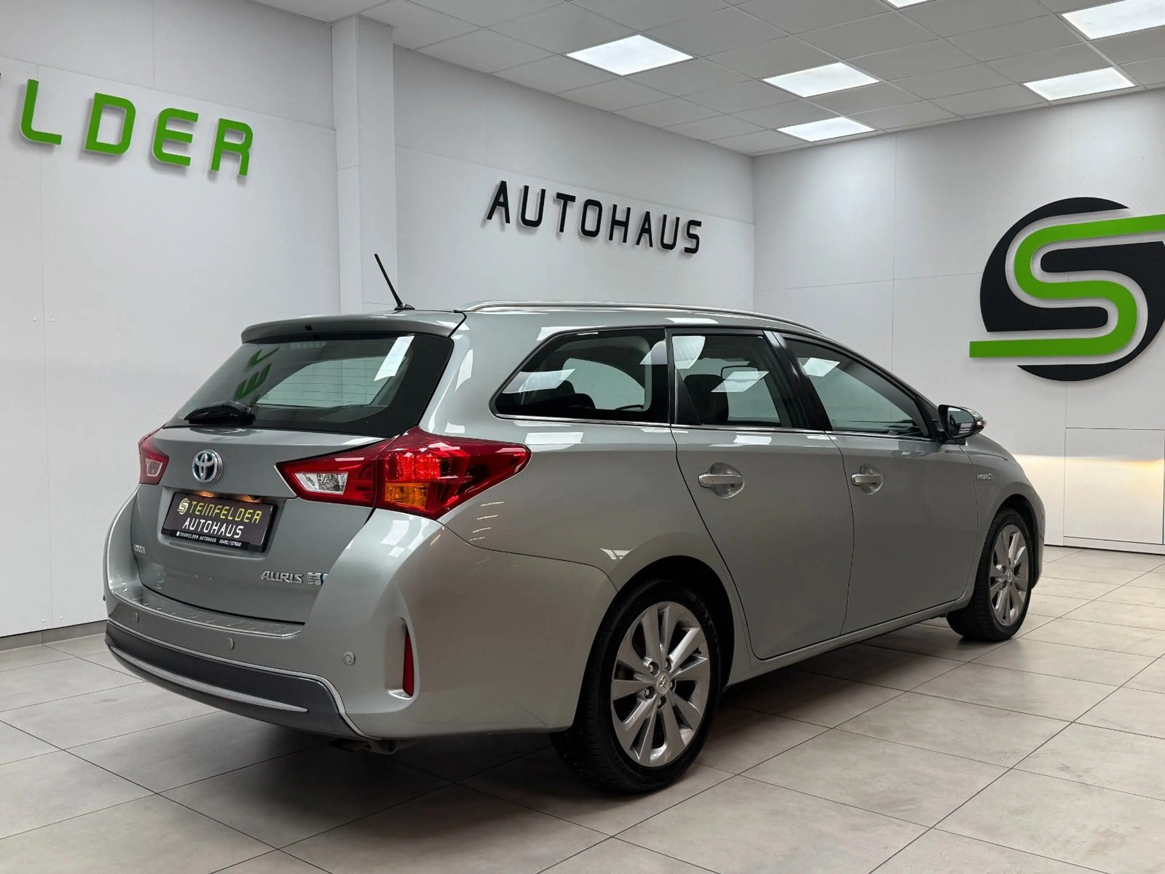 Toyota Auris Hybrid Executive / RKAM — photo 7