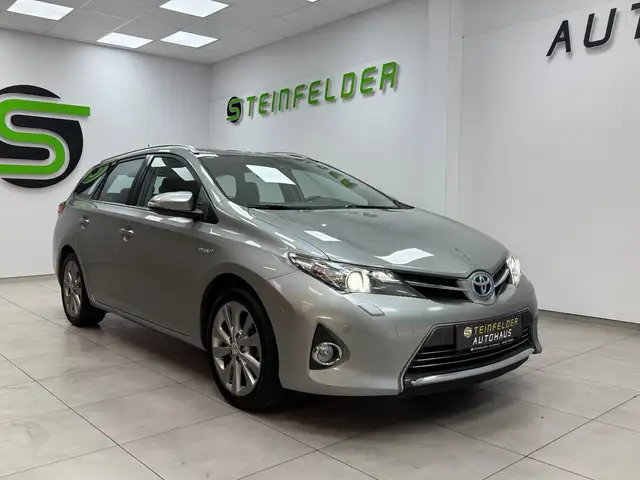 2014 Toyota Auris in Grey for sale