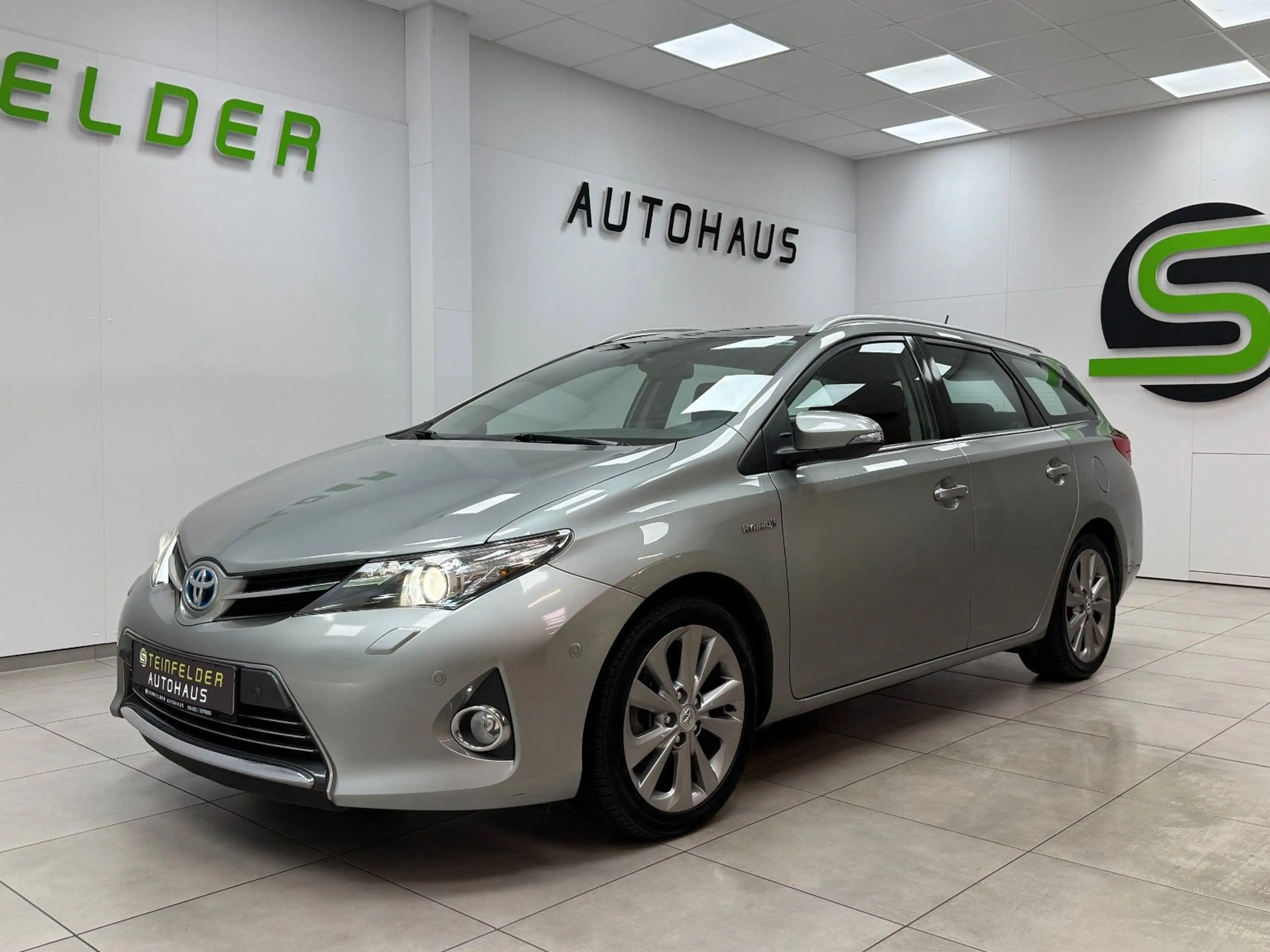 Toyota Auris Hybrid Executive / RKAM — photo 3